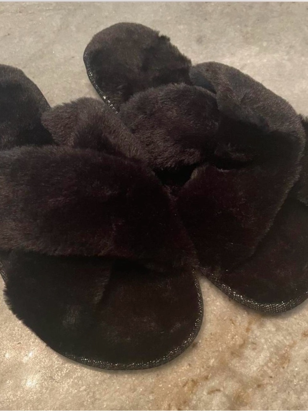 totes Black Plush Cross-Band Slippers 8/9